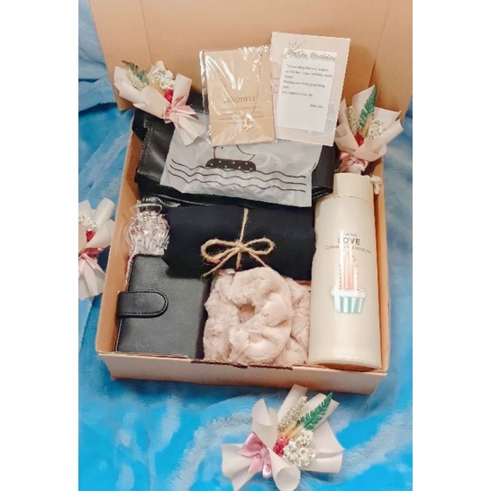 

Hampers untuk cewek / kado ulang tahun / kado wisuda / kado anniversary.