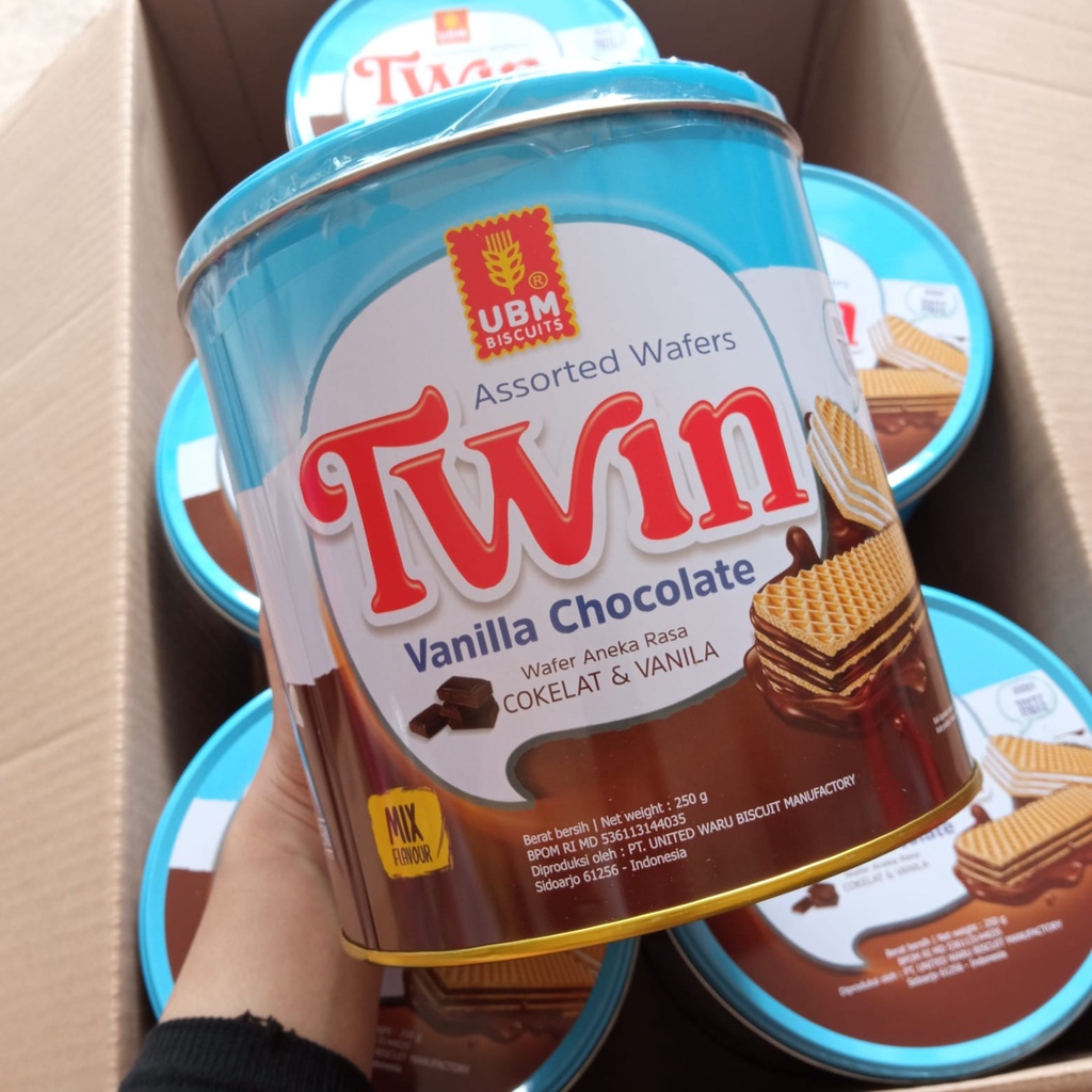 UBM Wafer Twin Vanilla Chocolate