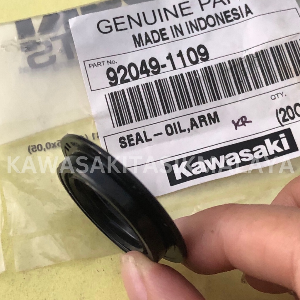 SEAL ARM KAWASAKI NINJA 150 R/RR / KLX 92049-1109 / Seal Oil ARM -RODTIE KLX 92049-1109 / 1581