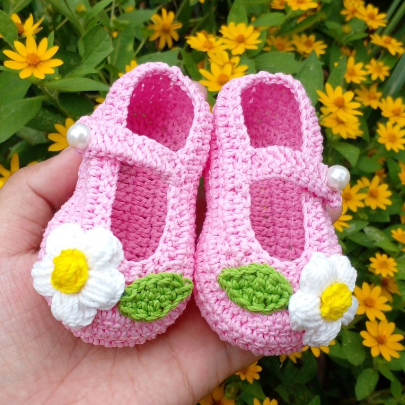 sepatu bayi perempuan rajut lucu murah hias bunga daisi