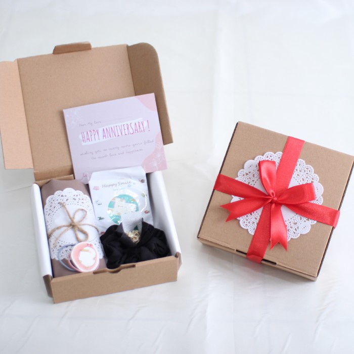 

hampers hijab mini/gift box/kado ulang tahun/wisuda/parcel lebaran dll - paket 2