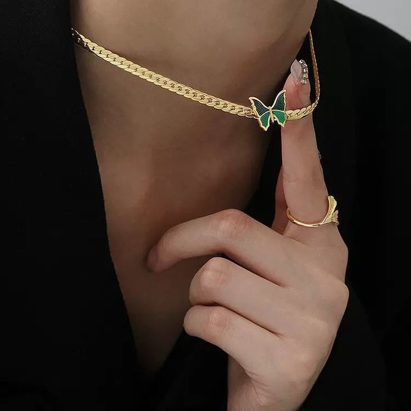 Kalung Rantai Klavikula Desain Kupu-Kupu Hijau Gaya Retro Untuk Wanita