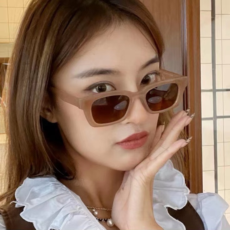 (YUZHU) Korea Gaya Mata Kucing Ulzzang Kacamata Hitam Wanita Retro Fashion Jennie Gaya Candy Color Sunglasses