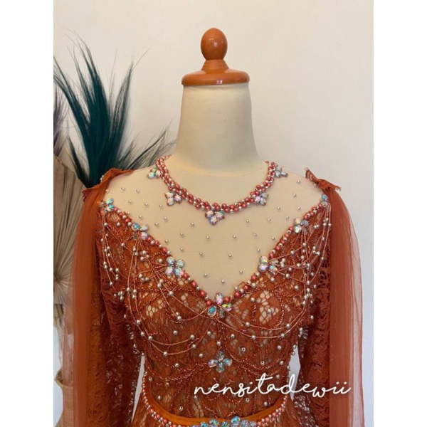 Kebaya Pengantin, Broklat Ekor Aira + Slayer / Look Cantik