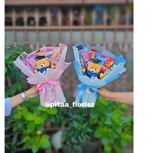 

☆ Buket Wisuda / Buket Boneka Wisuda / Buket Graduation / Buket Snack Wisuda / Hadiah Wisuda ✩