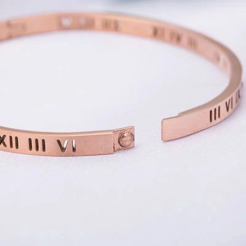 Gelang Titanium Steel Lapis Rose Gold 18k Desain Huruf Angka Romawi Hollow Gaya Korea Untuk Wanita