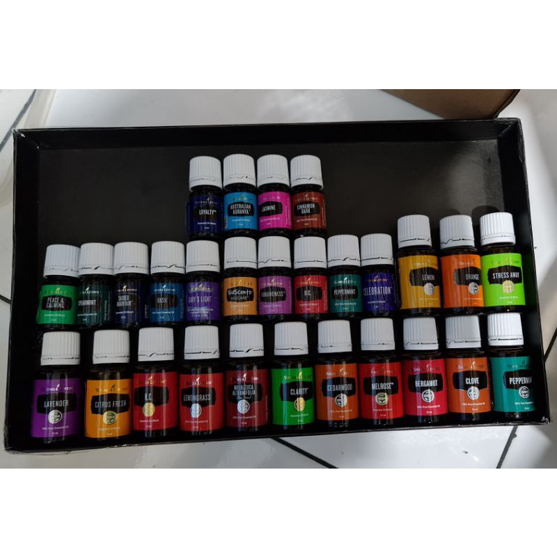 Young living 5ml Loyality / Lemon Favoring Celebration  Tgize tummgize kid scent kid care  Jasmine Jasmin / Spearmint / RC R.C R C / Peppermint / cinnamon bark / Basil / Oregano /  Thieves  / carrot seed LEMON  GENEYUS VALOR  EUCALYPTUS BLUE  MOTIVATION
