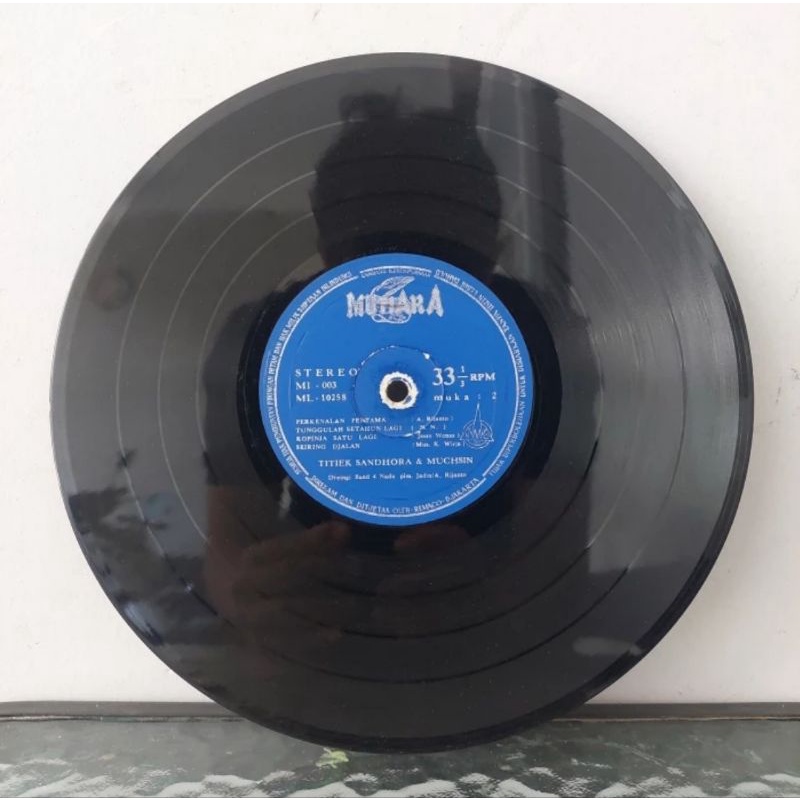 vinyl piringan hitam 10 inch Titiek Sandhora&amp;Muchsin-Berkesan Dihati