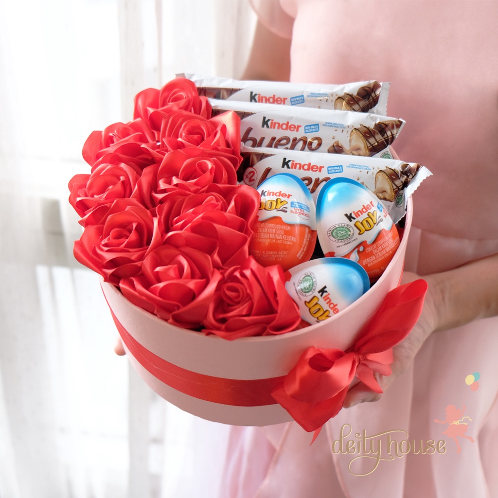 Choco Roses Valentine Box / Bunga Coklat Kinder Bueno