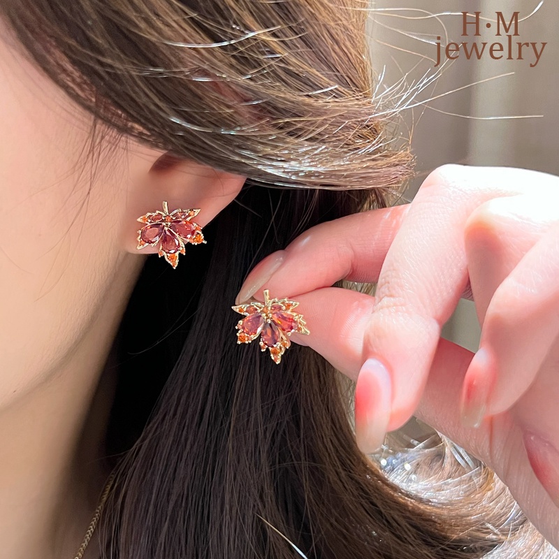 Atmosphere Feeling Winter Red AAA Zircon Maple Leaf Anting Temperamen Rasa Tinggi2023 Gaya Baru