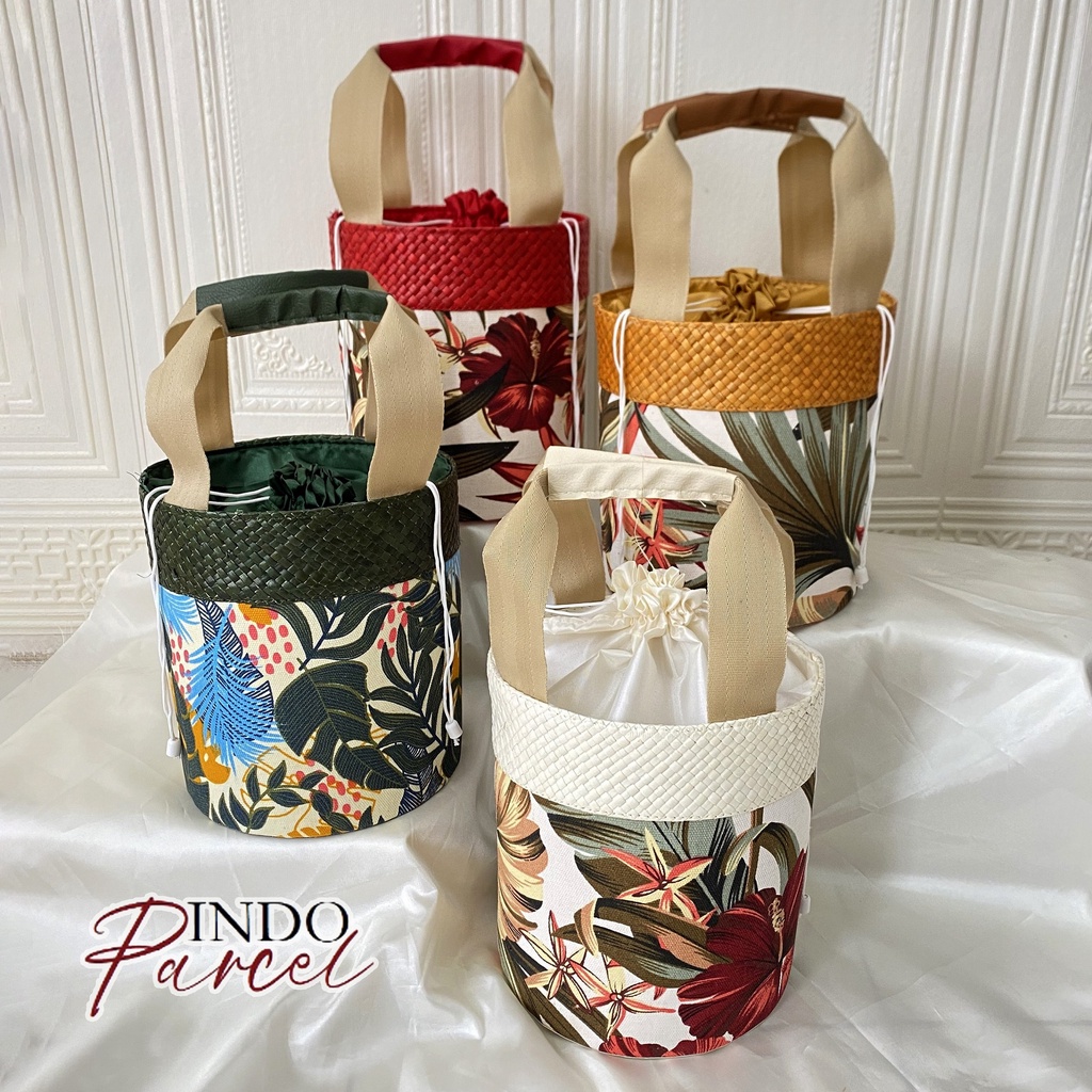 

INDOPARCEL - Tas Parcel Summer Kanvas Full Colour Kombinasi Anyaman Pandan Tas Hampers Full Colour