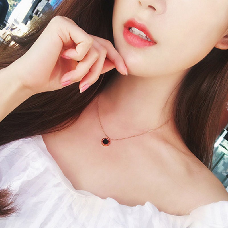 Kalung Rantai Pendek Dengan Liontin Batu Agate Bulat Angka Romawi Warna Hitam Untuk Wanita | Kalung Rose Gold 18k | Kalung Bahan Stainless Steel | Kalung Bahan Titanium Steel