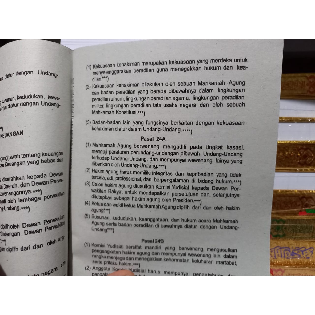 Buku UUD 1945 dan Amandemen Lengkap Terbaru Uk. Besar A5