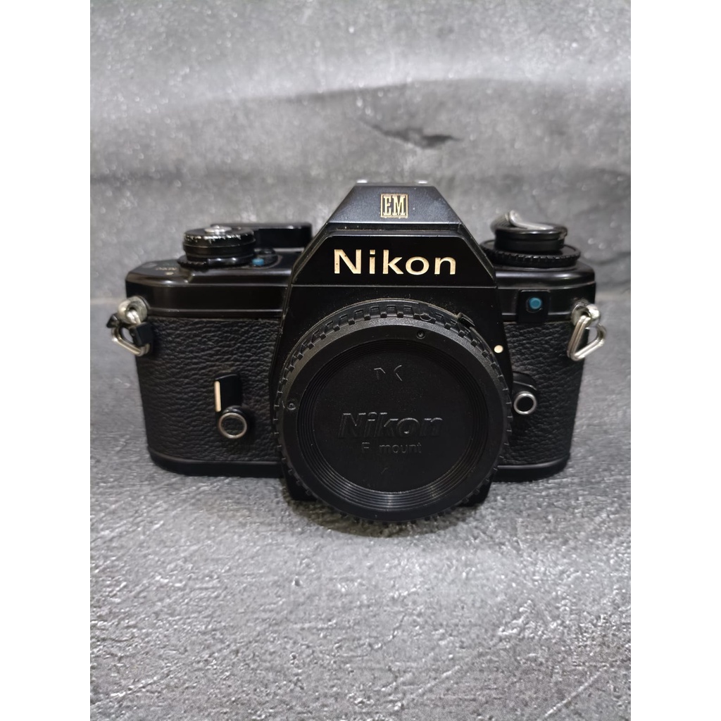 Kamera SLR Analog Nikon EM Kolektor Item Vintage Jadul bukan FM