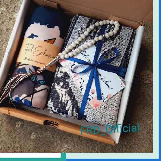 

♬ Hampers Muslim Murah (Hijab + Sajadah + Tasbih) souvenir kado hadiah gift hamper ultah nikah wedding wisuda graduation sempro guru perpisahan ✱