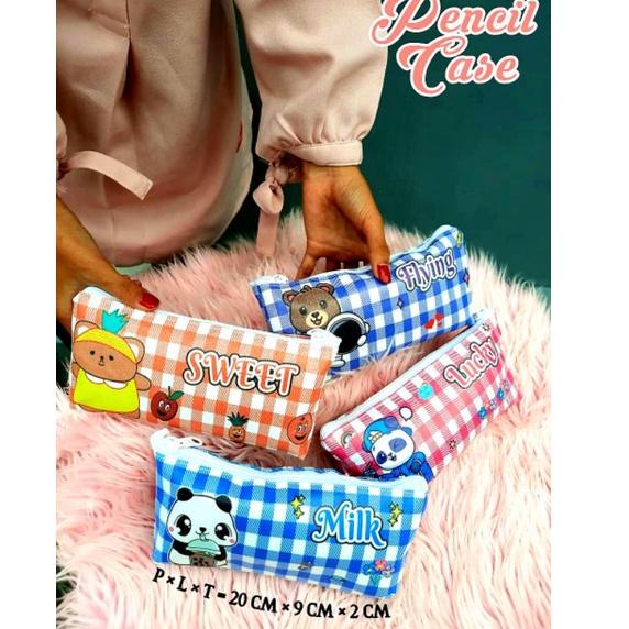 

F21 PENCIL CASE/TEMPAT PENCIL /POUCH MINI MOTIF DAUN TROPICAL DAN KAKTUS PROMO を