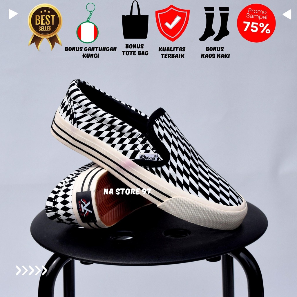 Sepatu pria dan wanita slip on checkerboard rucat putih Akna Sneakers