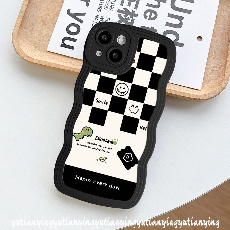 IPHONE Casing Dinosaurus Lucu Kompatibel Untuk Iphone11Xr 7plus 14 13 12 Pro Max 6 6s 8 7 Plus X XS Max SE 2020 14 Plus Tepi Bergelombang Kartun Smiley Chessboard Soft TPU Case