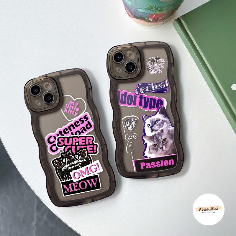 Casing Ponsel Kompatibel Untuk iPhone 14 Pro Max14 Plus 11 14 13 12 Pro Max X XS Max XR 6s 6 7 8 Plus SE 2020 Trendi Merek Stiker Label Inggris Tepi Bergelombang Fashion Cool Cat Soft Case