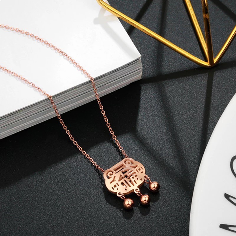 Kalung Rantai Pendek Dengan Liontin Gembok Fortune Untuk Wanita | Kalung Rantai Klavikula Bahan Titanium Steel 18k Warna Rose Gold | Kalung Bahan Stainless Steel