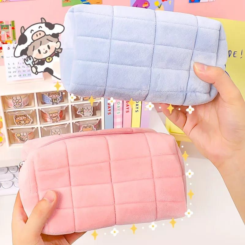 

Kotka pensil/ Pounch make up /pensil case/ pouch multifungsi/ kotak pensil fluffy/ kotak pensil motif kotak / kotak pensil cute /kotak pensil pastel bulu halus
