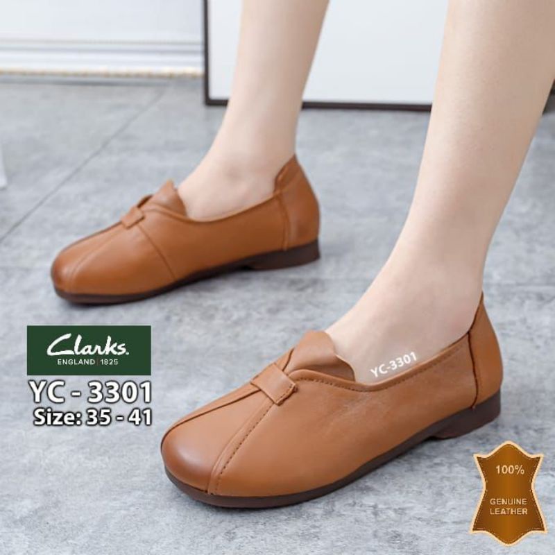 clarks YC-3301 slip on leather