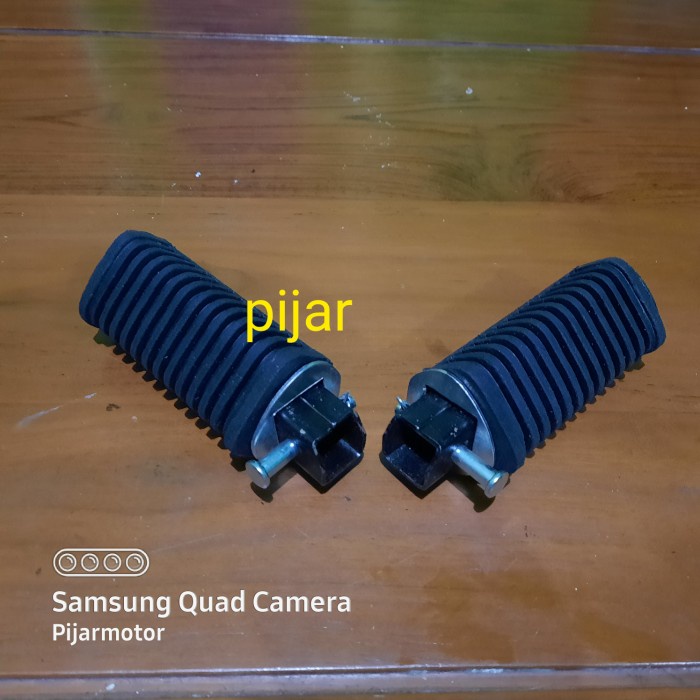 ,,,,,,,] Sepasang Footstep Belakang Suzuki RC 100 Bravo Tornado Crystal Kawe