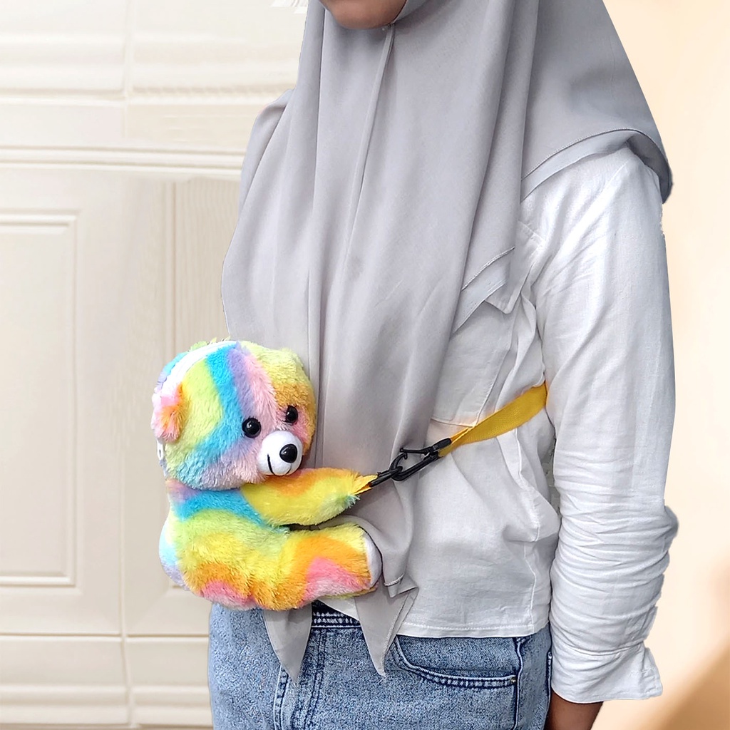 Realpict Tas Selempang Beruang merangkul /tas boneka /tas bulu /tas selempang mini /Tas Selempang Bulu