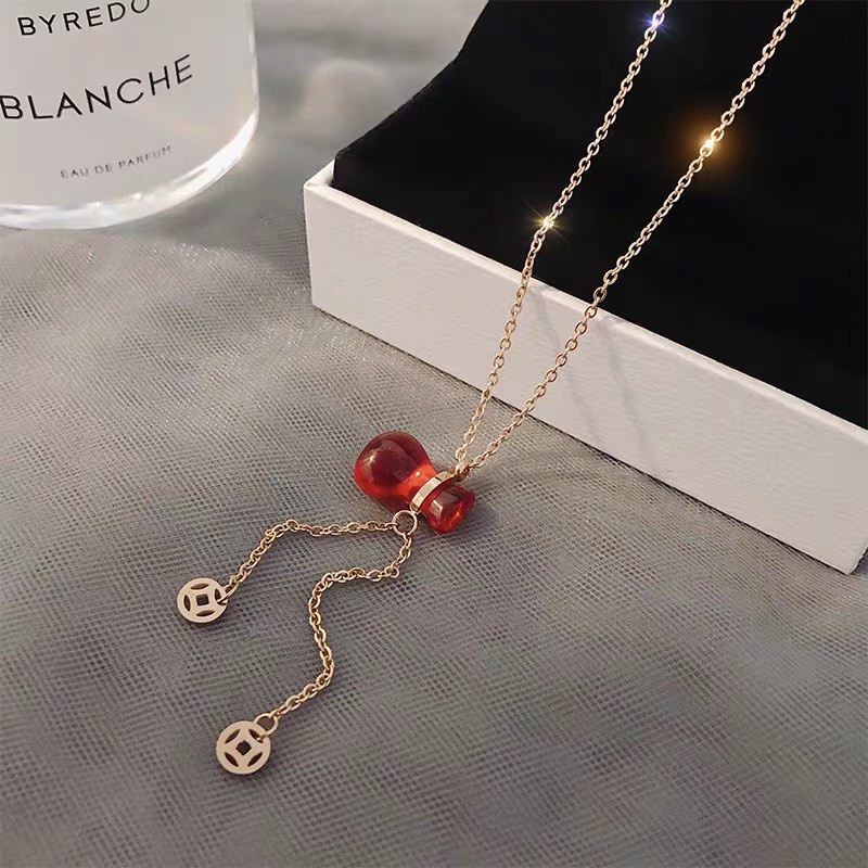 Kalung Rantai Klavikula Pendek Desain Botol Anggur Merah Labu Bahan Titanium Steel Lapis Rose Gold 18K