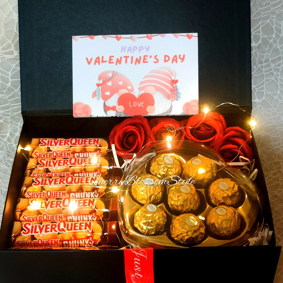 

Special Valentine/Birthday/Anniversary/Graduation Wisuda Gift Box - Coklat Love Ferrero Mini Bouquet
