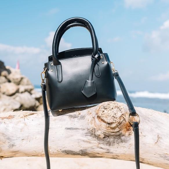 Baru Bermanfaat Flicka Sling Bag W 71 BLACK