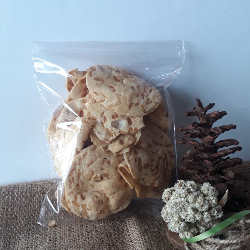 

KRIPIK TEMPE SAGU Netto.250gram/COCOK BUAT TEMEN MAKAN