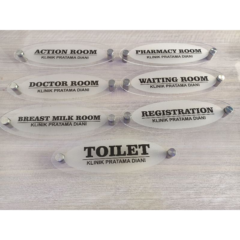 

PAPAN RUANG GESER | PAPAN NAMA AKRILIK SANBLAS CUSTOM / PAPAN PENUNJUK RUANGAN