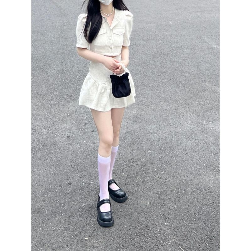 Red Musim panas rasa desain baru ceruk hot girl suit perempuan kecil harum angin putih top fishtail rok dua potong perempuan