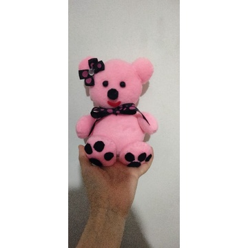 Boneka beruang kecil