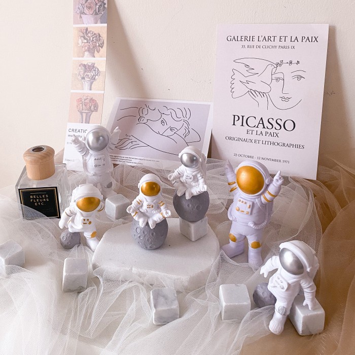 Terlaris Astronaut Figurine/ Photo Props/ Cake Topper/ Patung Astronot
