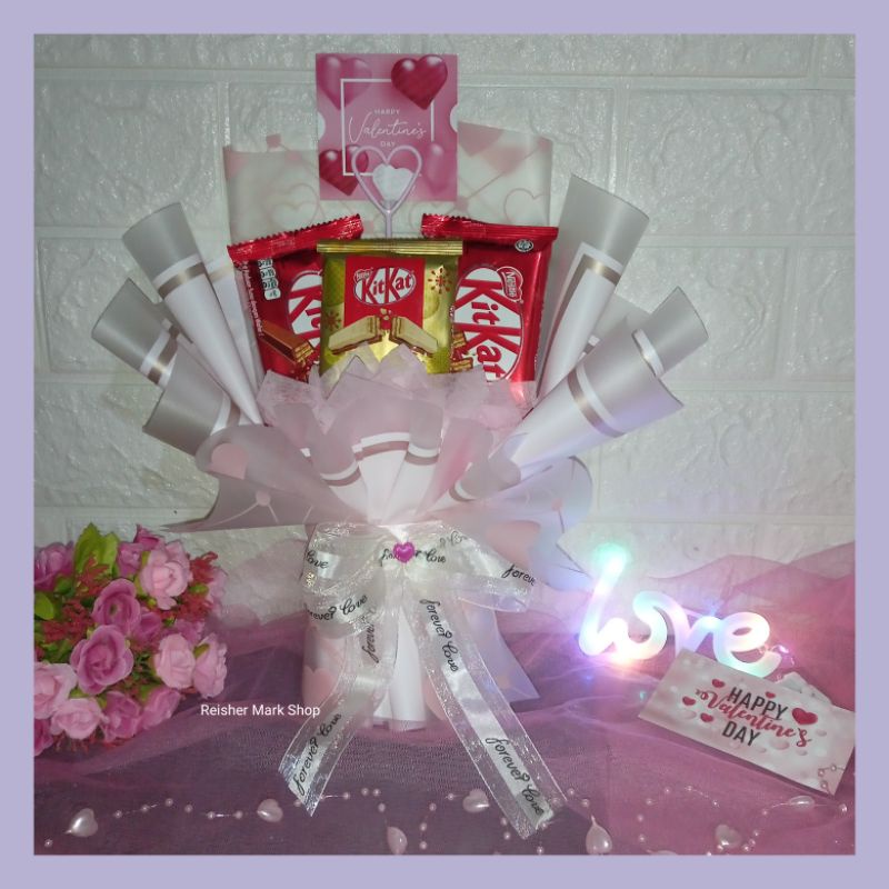 Buket KitKat Buket Coklat - Valentine Gift Hadiah Kado Valentine Birthday Anniversary wisuda (bisa c