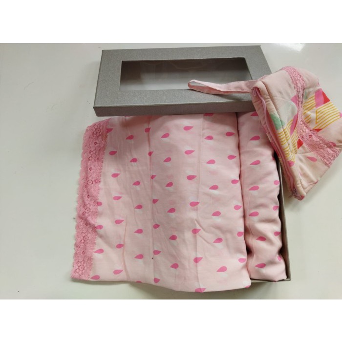 

Hampers, Bingkisan lebaran Mukena Silky PREMIUM plus box cantik - 09