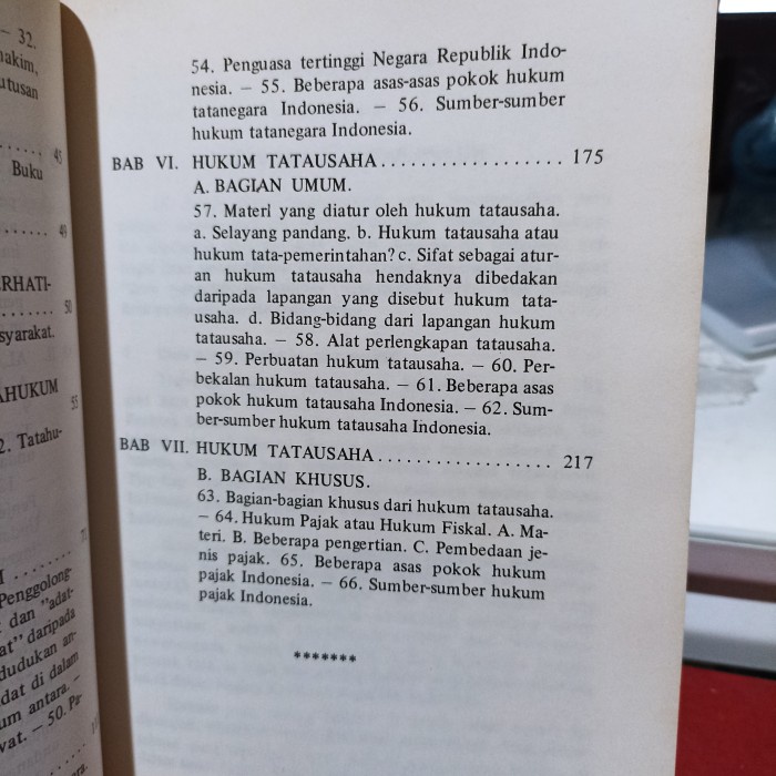 pedoman pelajaran tata hukum Indonesia kusumadi pudjosewojo 233 hl