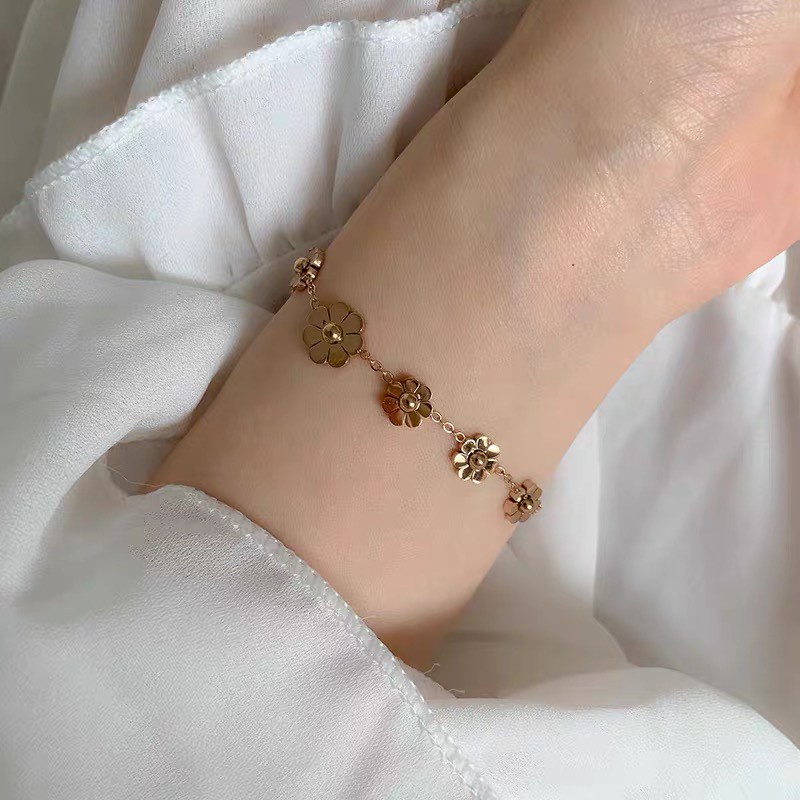 Gelang Lapis Rose Gold 18k Desain Daisy Bahan Titanium Steel Hypoallergenic Gaya Korea Untuk Wanita