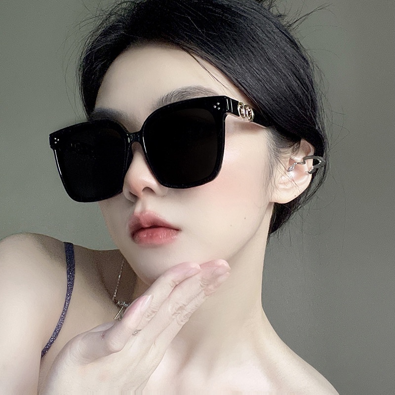 (YUZHU) Cincin Gesper Persegi Padi Kuku Kacamata Hitam Wanita Korea Fashion INS Gaya Oversized Frame Hollow Sunglasses