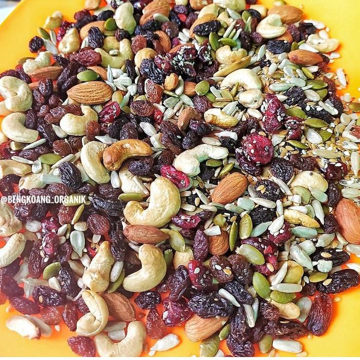 

✴ SUPER TRAIL MIX 500GR - Almond, Cranberry, Pumpkin Seed, Cashew, Raisin, Sunflower Seed ♠