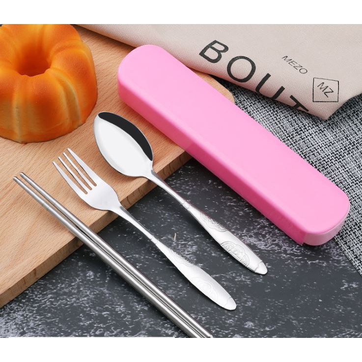 T&amp;Y SENDOK SET 3IN1 BESI KOTAK WARNA ALAT MAKAN 3IN1 SENDOK GARPU STAINLESS STEEL KOTAK TRAVELLING
