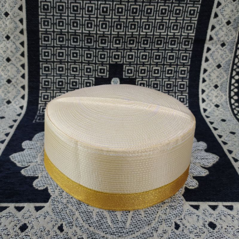 songkok BUGIS WARNA CREAM LIST GOLD bahan mika kaku asagofah bugis peci asagofah nu peci putih polos peci putih madinah peci putih batok songkok hitam songkok Bugis songkok nu songkok putih kopiah dewasa kopiah anak kopiah hitam putih kopiah malaysia