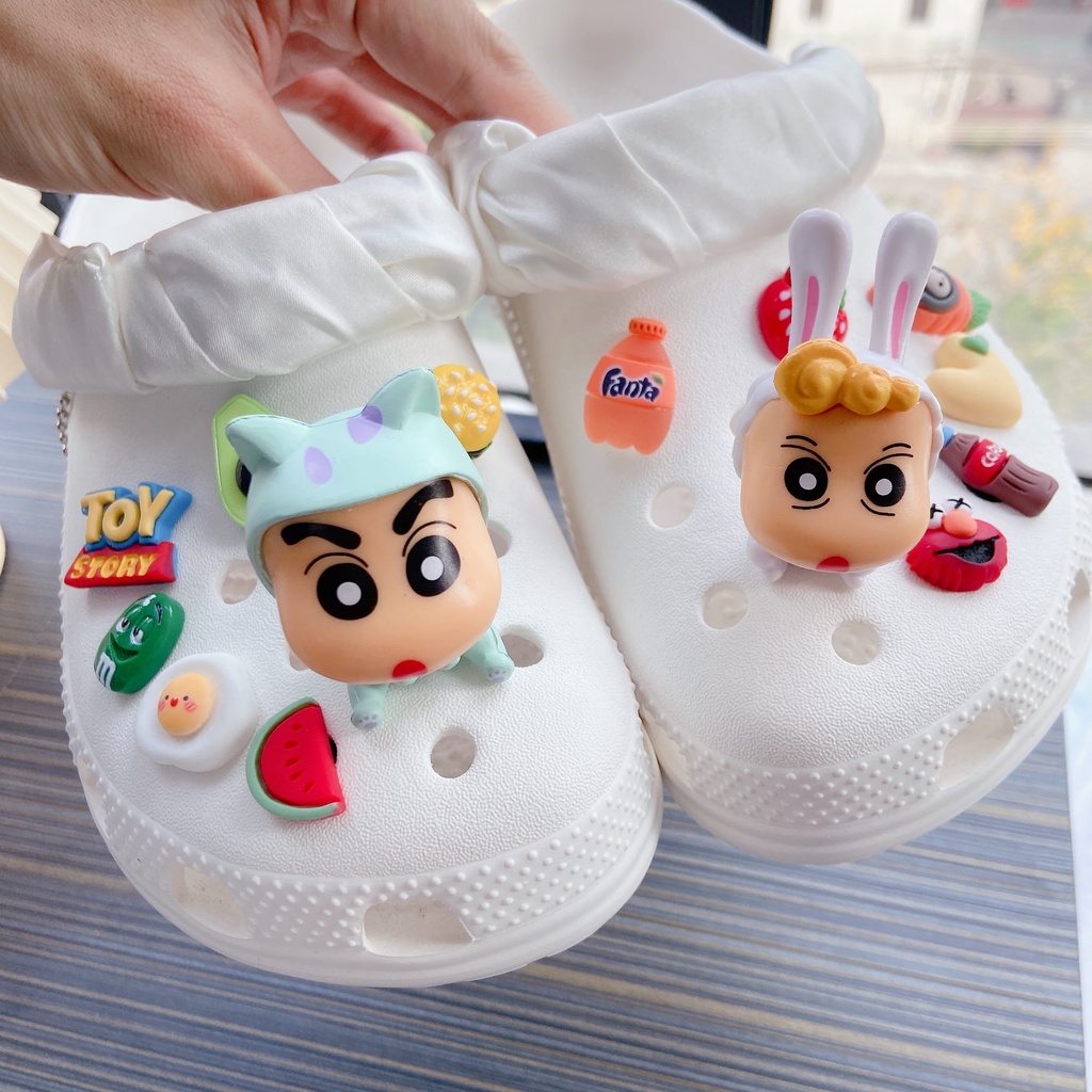 @shinydiy Crayon Shin-chan Crocs Jibbitz Set Stiker Crocs Charm Lucu DIY Aksesoris Gesper Sepatu Kompatibel Dengan Crocs Jibbitz | asesoris wanita｜crocs jibbitz