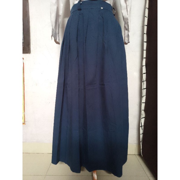 SERAGAM SMP CEWEK (PRELOVED/BEKAS=LAYAK PAKAI) UNTUK KELAS 1-3 SMP