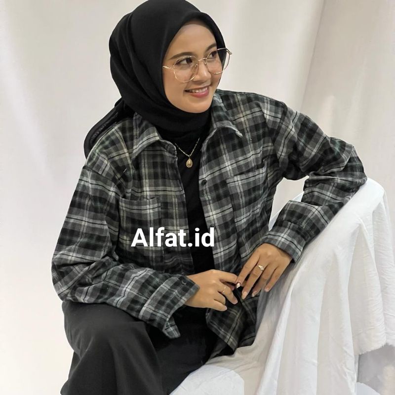 STARLA KEMEJA POCKET FLANEL