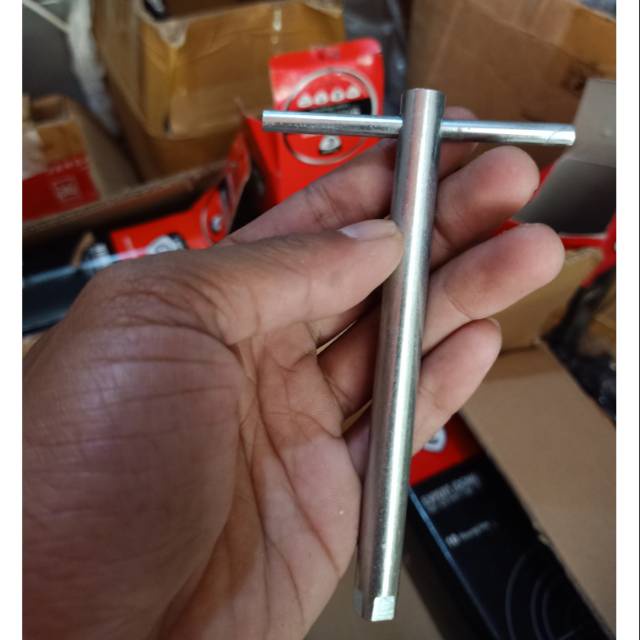 Kunci pembuka tabung Canon Benjamin Franklin