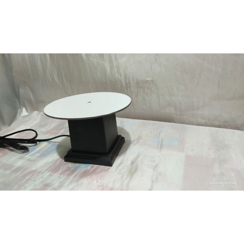 MEJA PUTAR DISPLAY ELEKTRIK