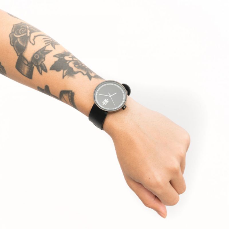 MW 28 . Jam Tangan Maternal Disaster MW 28